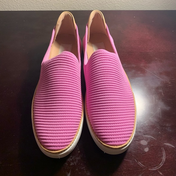 Size 10 UGG Pink Alameda Slip-on. - Picture 3 of 3